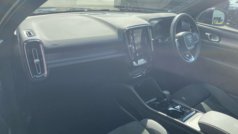 Volvo Xc40 2.0 B4P Plus Dark 5dr AWD Auto Petrol Estate